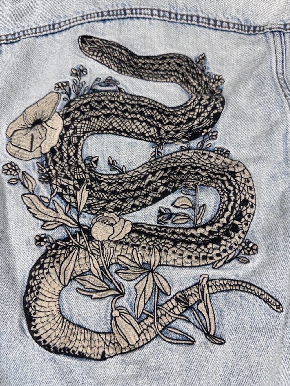 🐍 BDG Snake Embroidered Cropped Denim Jacket (Small) 🐍 - Picture 2 of 5
